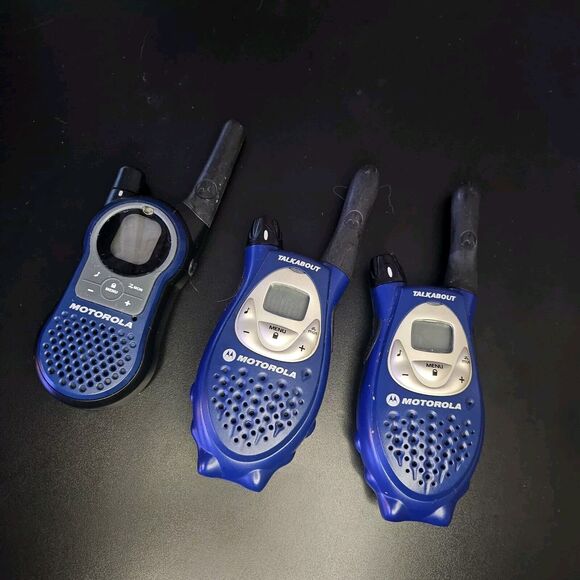 Lot of 3 Motorola Walkie Talkies - K7GSX900, Talkabout Two-Way Radios Set Blue - Picture 1 of 5